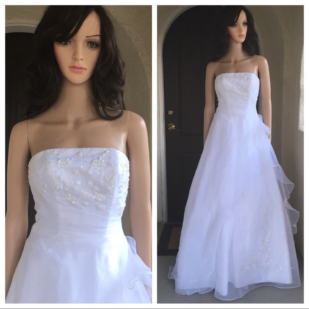 NWT David’s Bridal wedding dress SZ 4 white color
